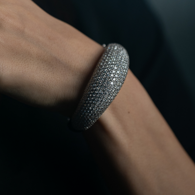 Express your uniqueness with statement jewelry 