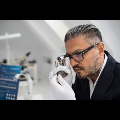 The differences between natural and fake diamonds