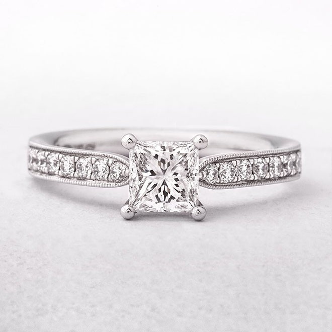 Engagement ring with 0.60 ct center diamond and 0.25 ct side diamonds