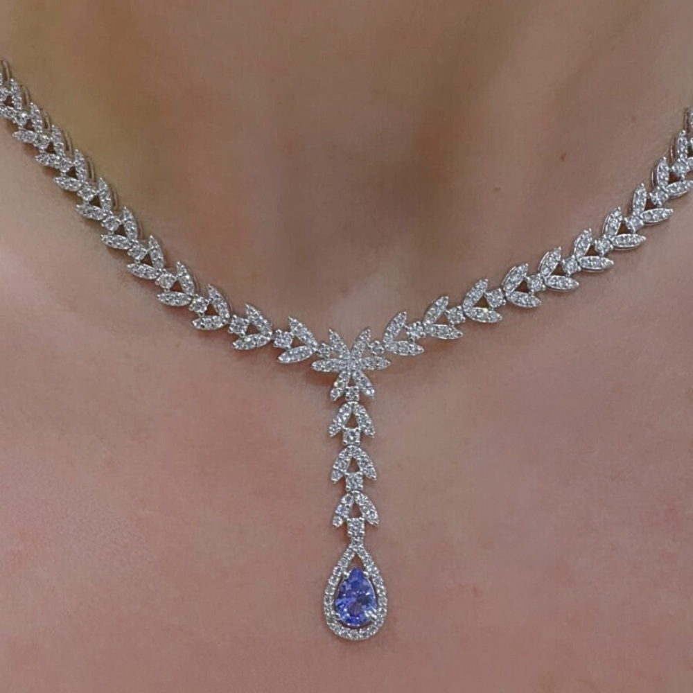 Necklace with 3.74 ct diamonds and 0.63 ct Tanzanite