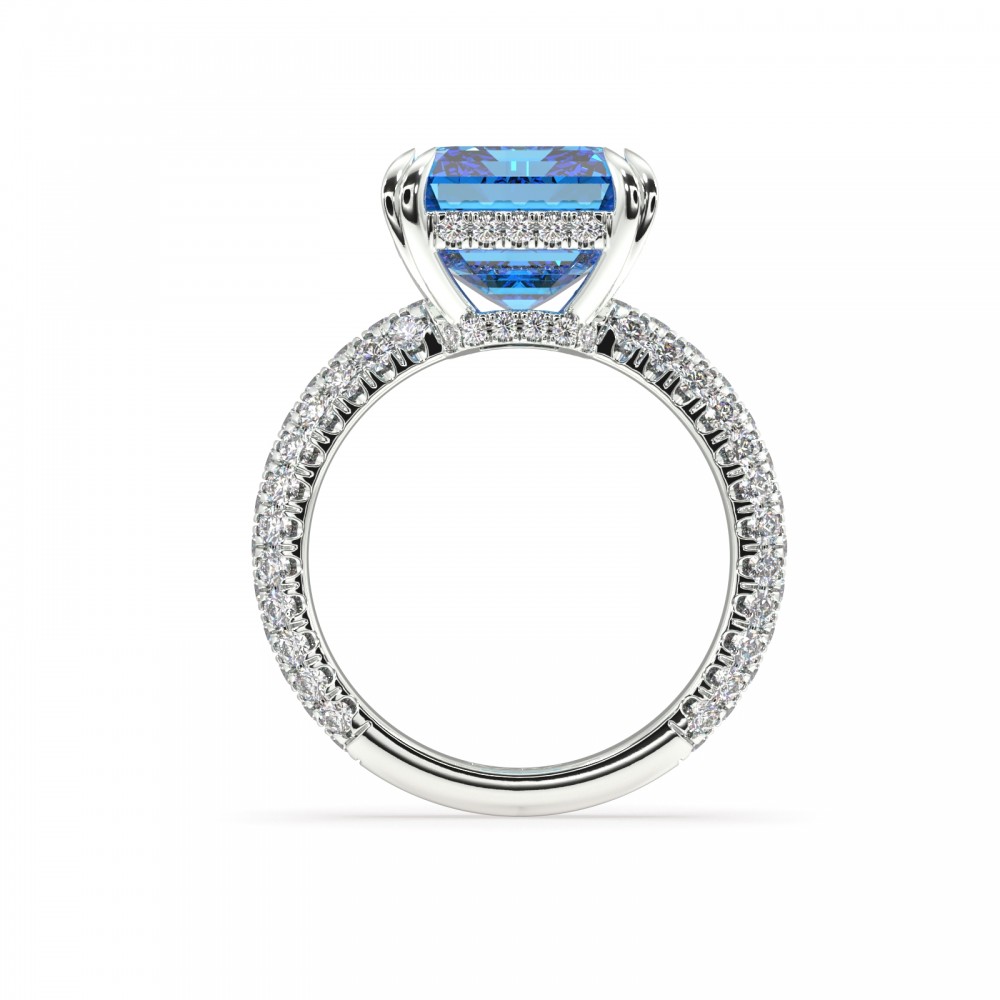 Ring with 4.85 ct central Blue Topaz and 0.94 ct diamonds