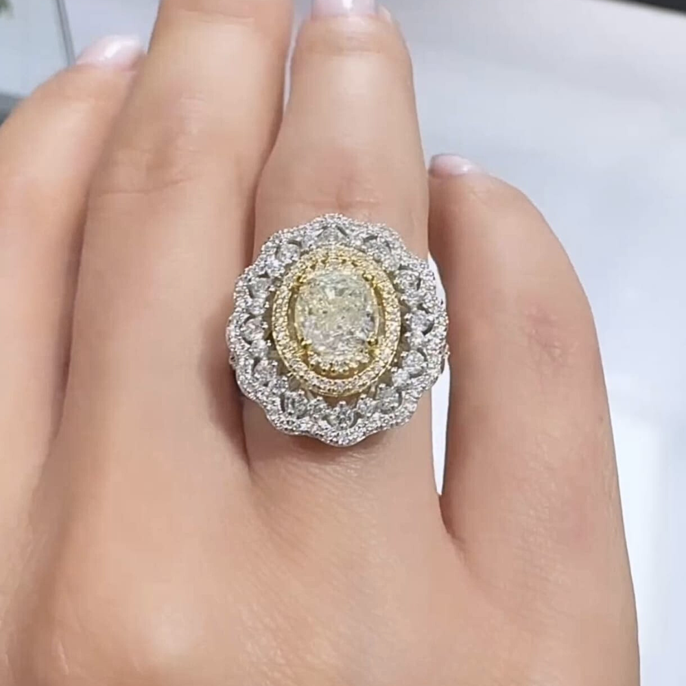 Ring with 1.51 ct center diamond and 1.08 ct side diamonds