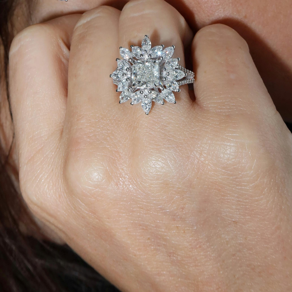 Ring with 1.70 ct center diamond, 1.56 ct Marquise diamonds and 0.18 ct side diamonds