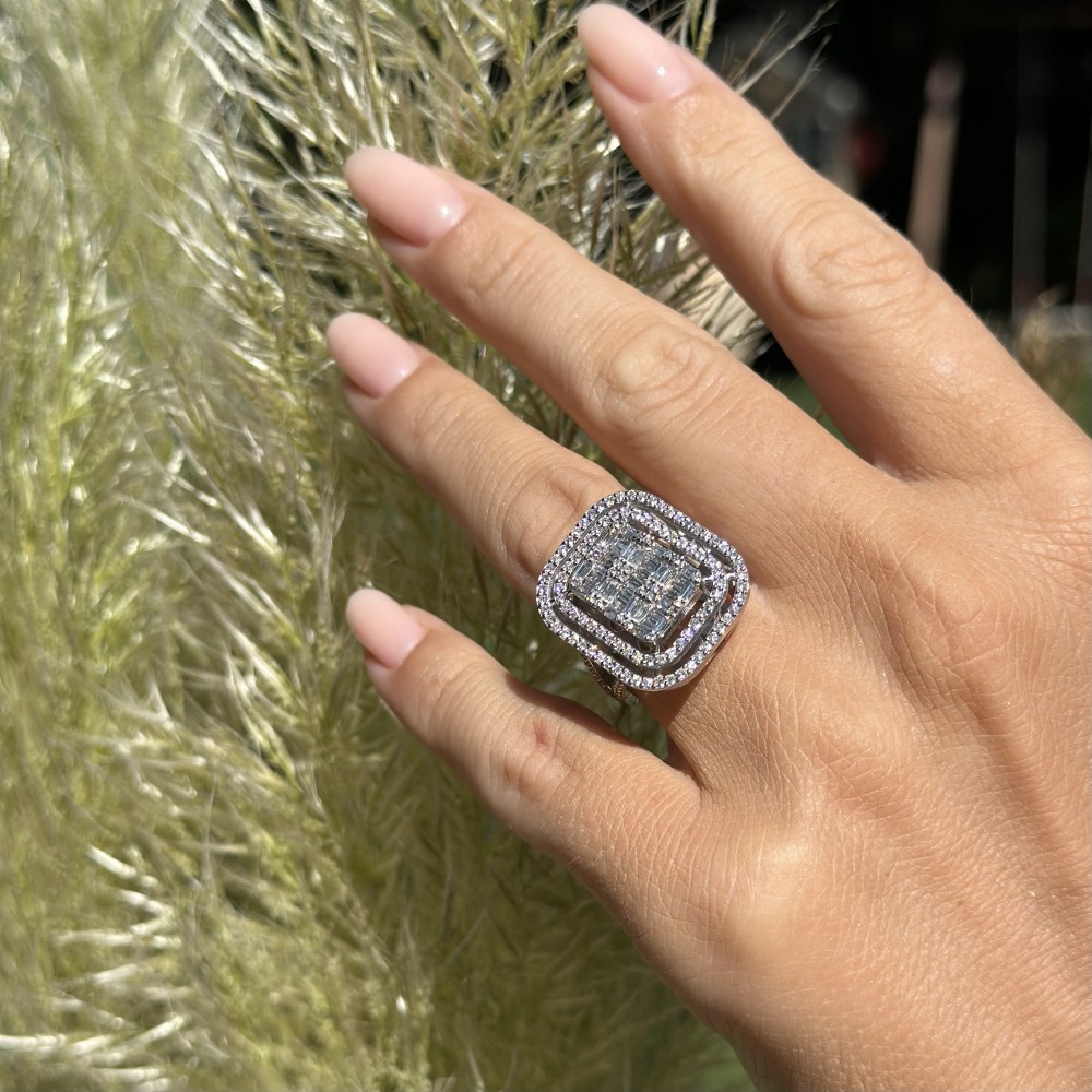 Ring with 0.56 ct Baget Diamonds and 0.80 ct round diamonds