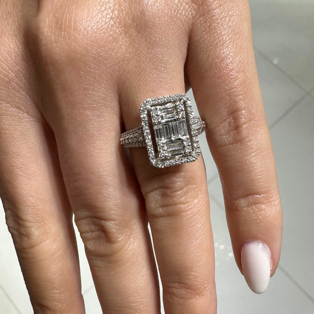 Ring with 0.48 ct Baget Diamonds and 0.80 ct round diamonds