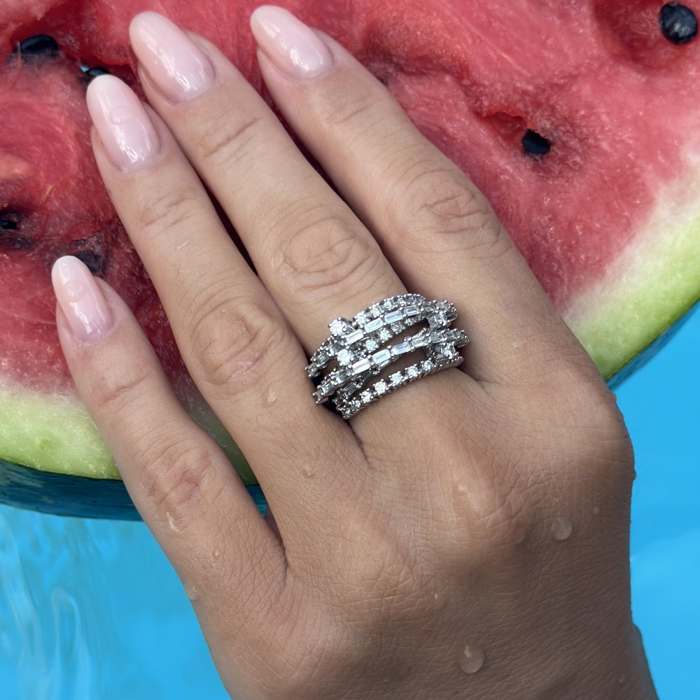 Ring with 0.86 ct Baget Diamonds and 1.22 ct round diamonds