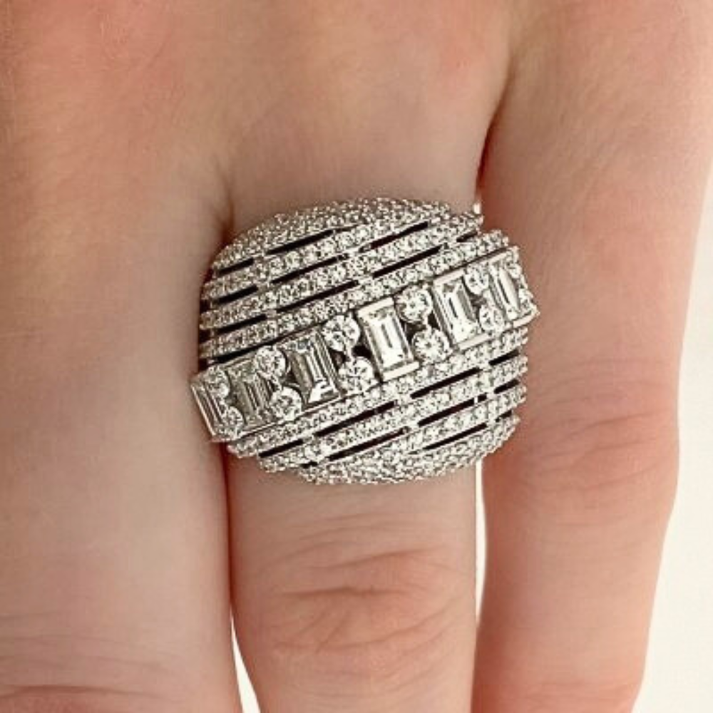 Ring with 1.00 ct Baget Diamonds and 1.99 ct round diamonds