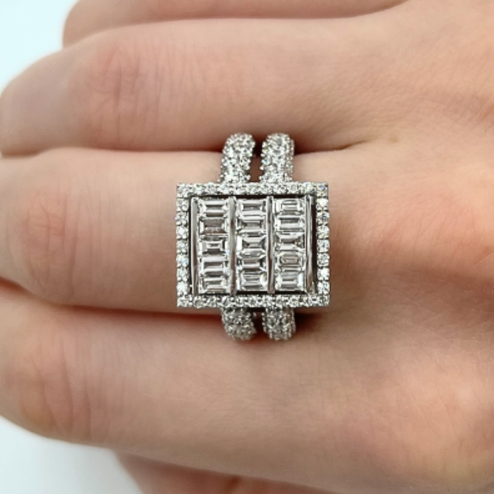 Ring with 1.12 ct Baget Diamonds and 0.96 ct round diamonds