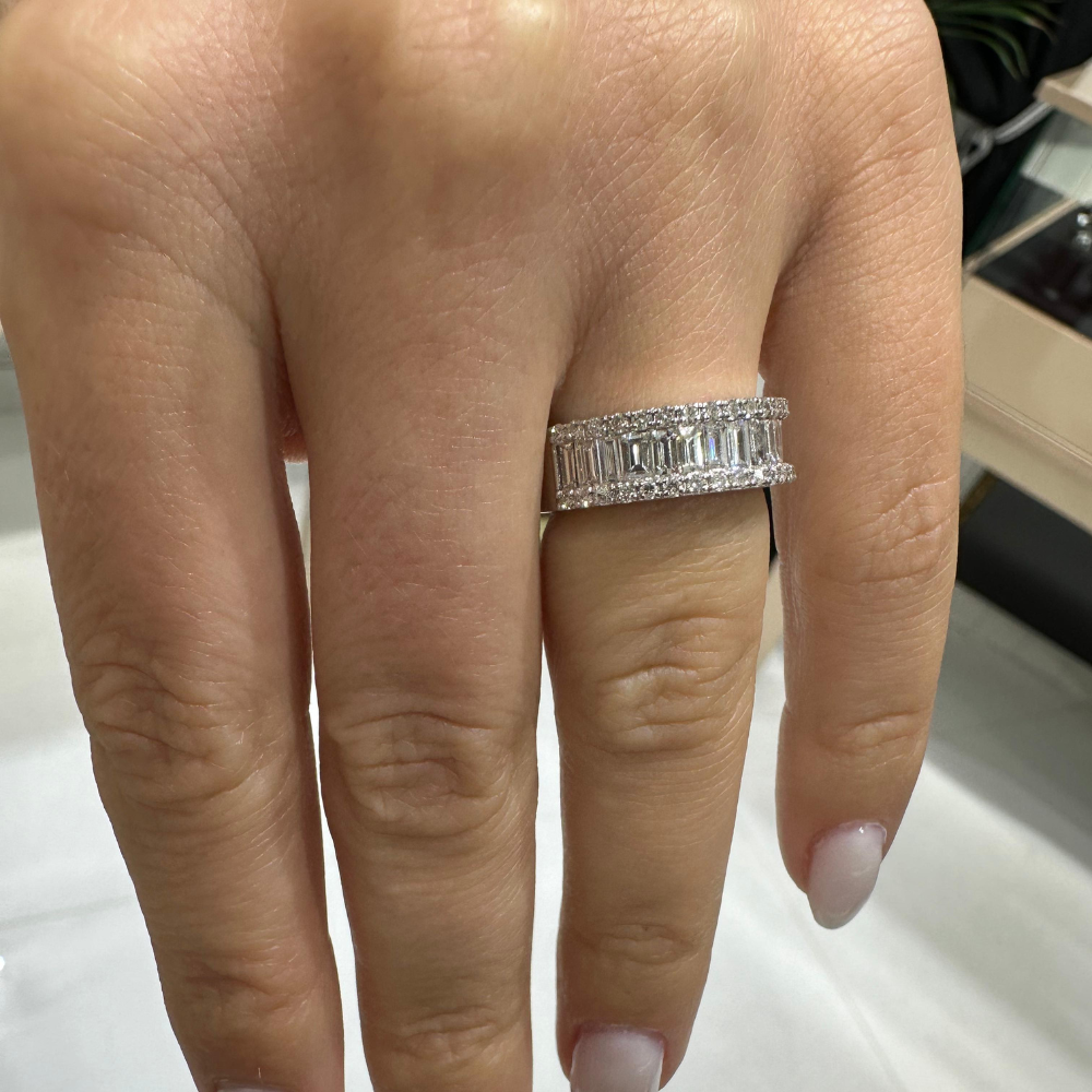 Ring with 1.23 ct Baget Diamonds and 0.45 ct side diamonds