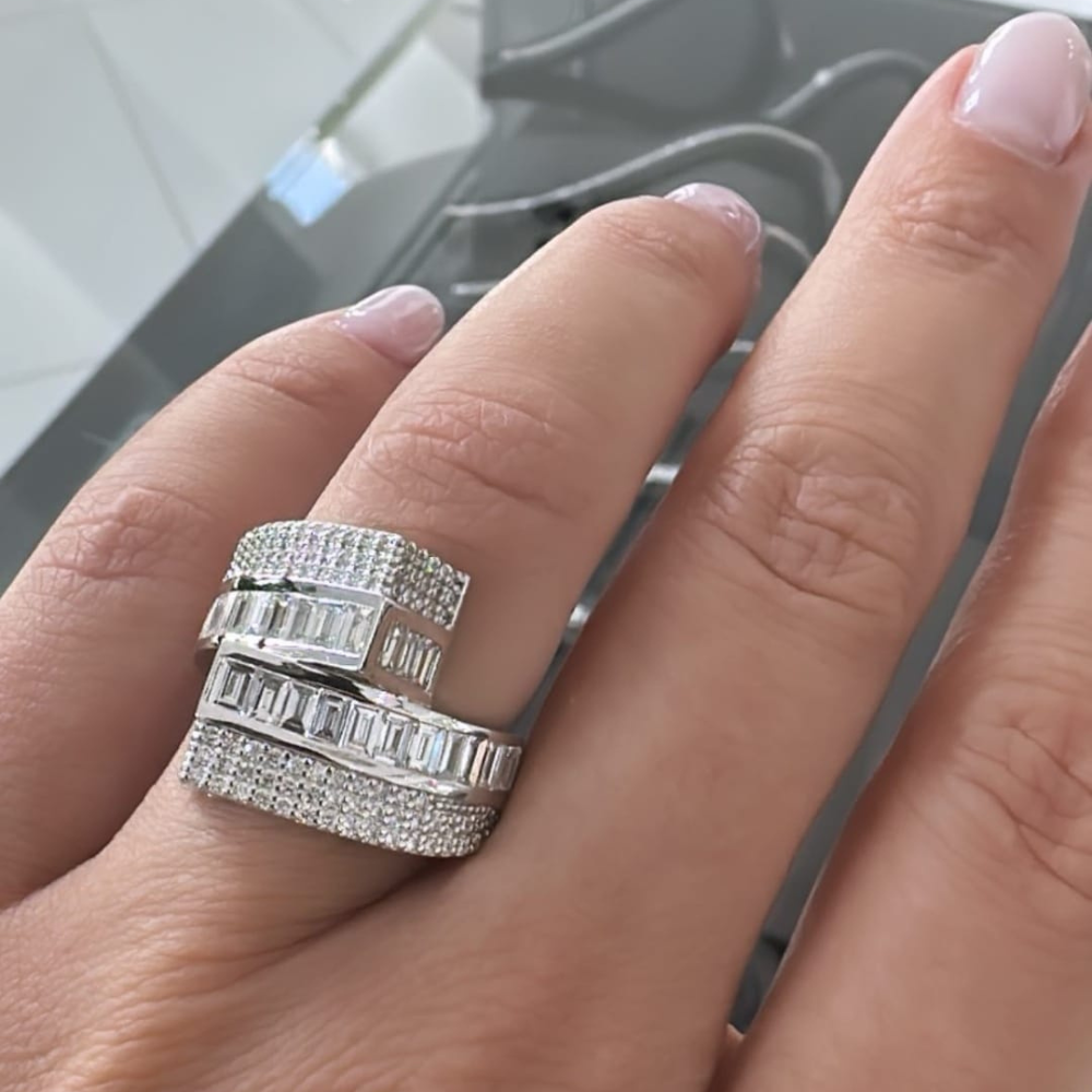 Ring with 1.26 ct Baget Diamonds and 0.59 ct round diamonds