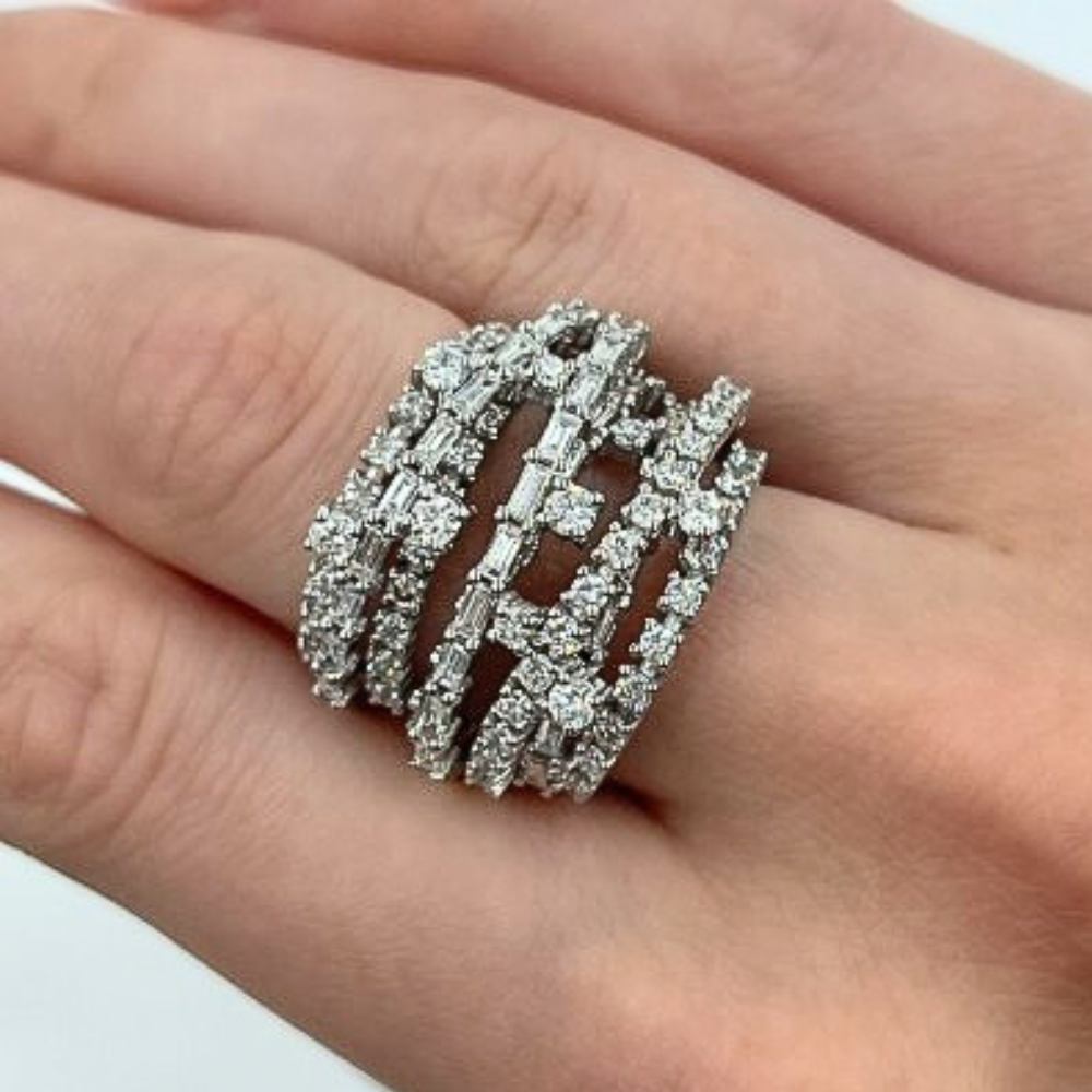 Ring with 1.34 ct Baget Diamonds and 1.72 ct round diamonds