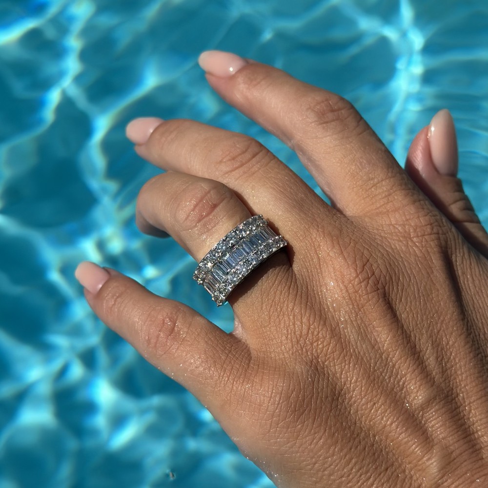 Ring with 1.46 ct Baget Diamonds and 1.94 ct round diamonds