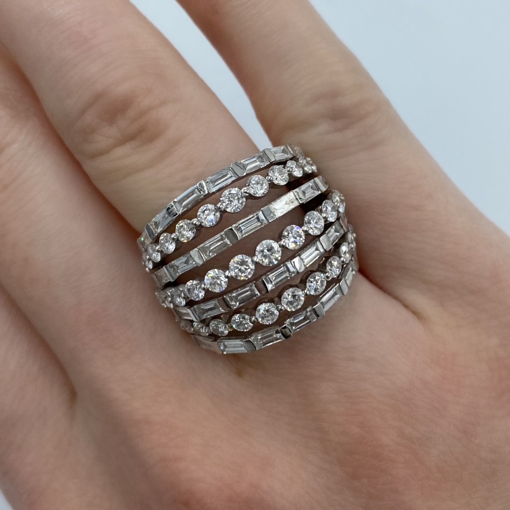 1.79 ct Baget diamond ring with 1.70 ct round diamonds