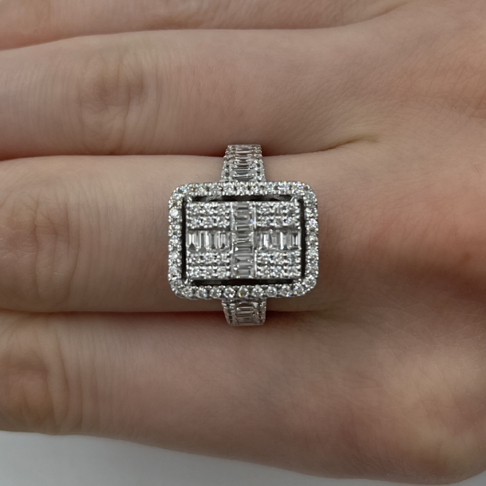 Ring with 0.64 ct Baget Diamonds and 0.86 ct round diamonds