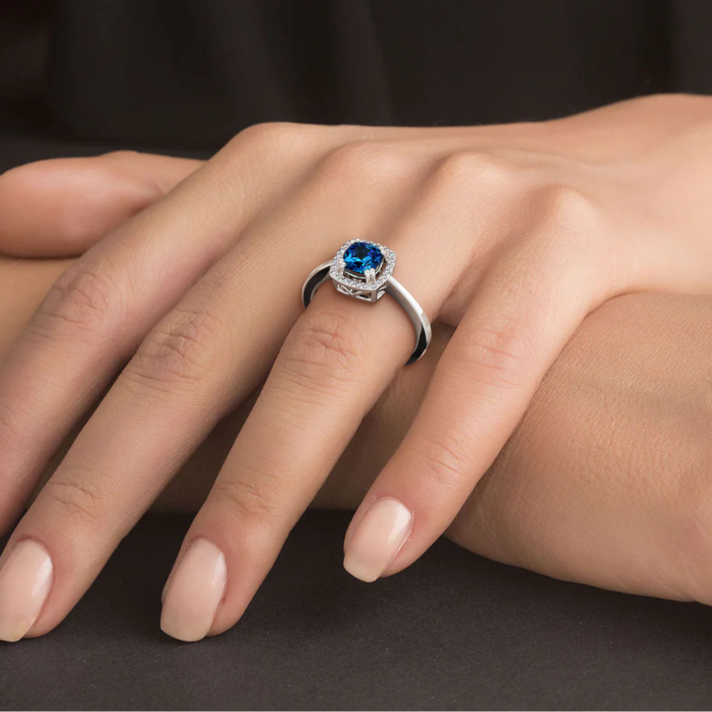 0.07 ct diamond and 0.86 ct blue-topaz ring