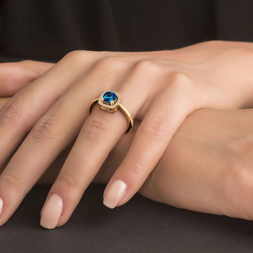 0.07 ct diamond and 0.86 ct blue-topaz ring