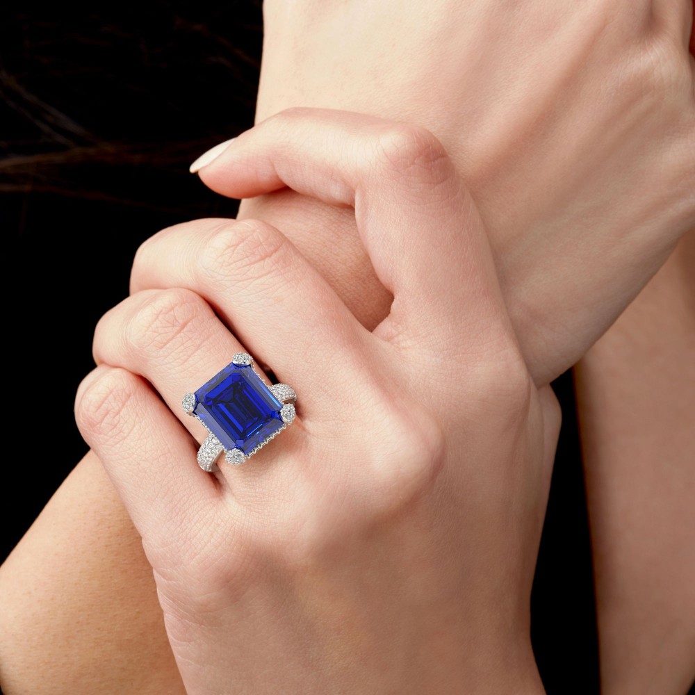 Ring with 1.49 ct diamonds and 12.42 ct Tanzanite