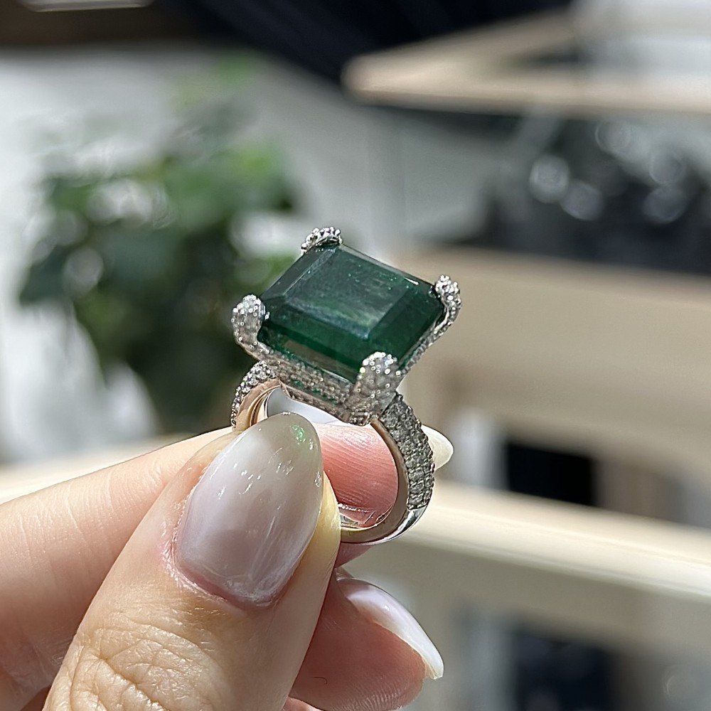 ILEANA Ring with 1.52 ct Diamonds and 12.44 ct Emerald