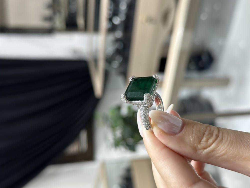 ILEANA Ring with 1.52 ct Diamonds and 12.44 ct Emerald