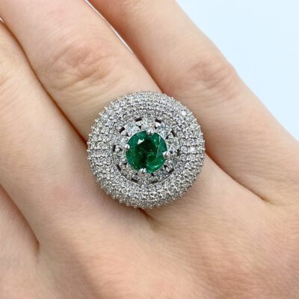 Ring with 2.67 ct Diamonds and 1.10 ct Emerald