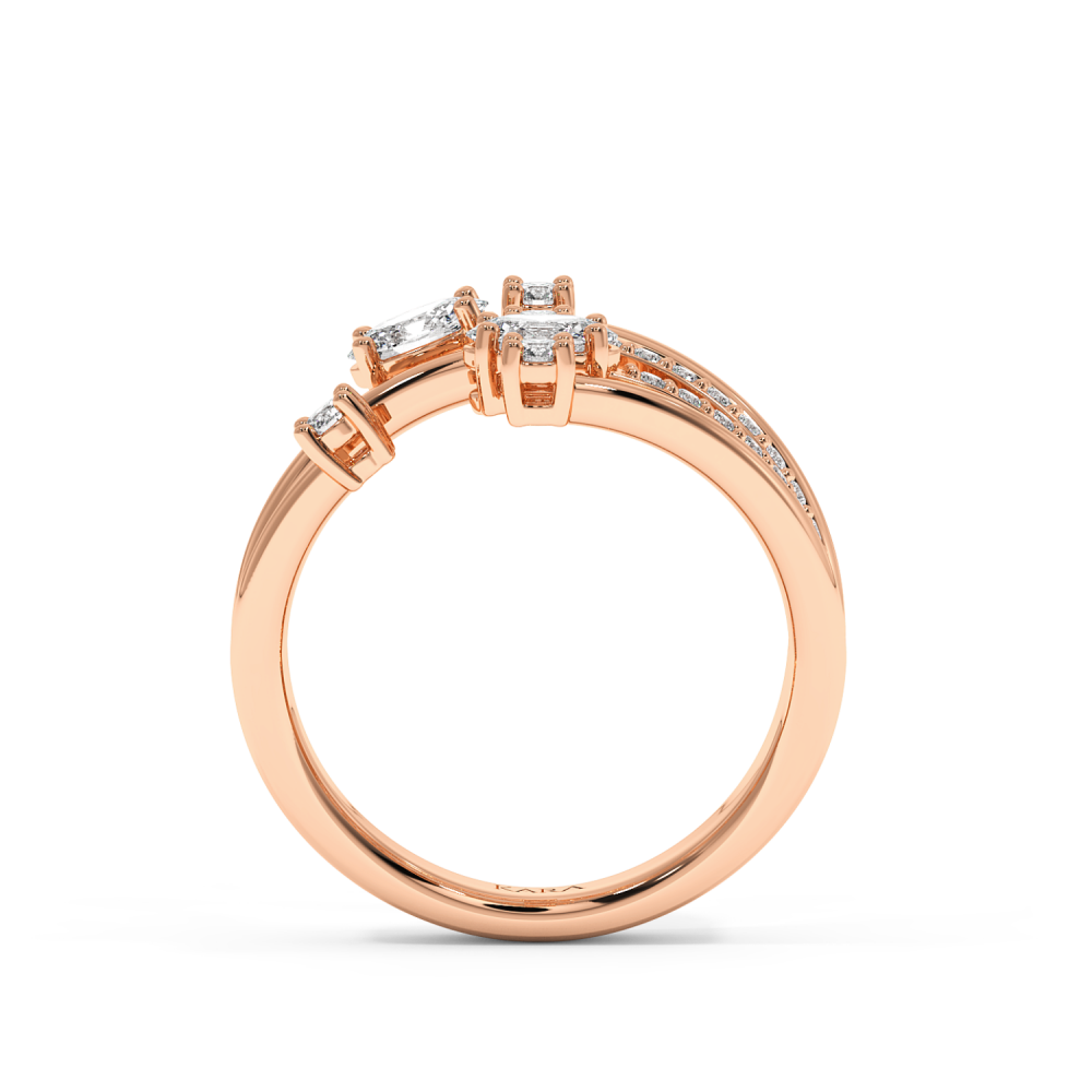 Ring with oval diamonds of 0.48 ct and round diamonds of 0.37 ct