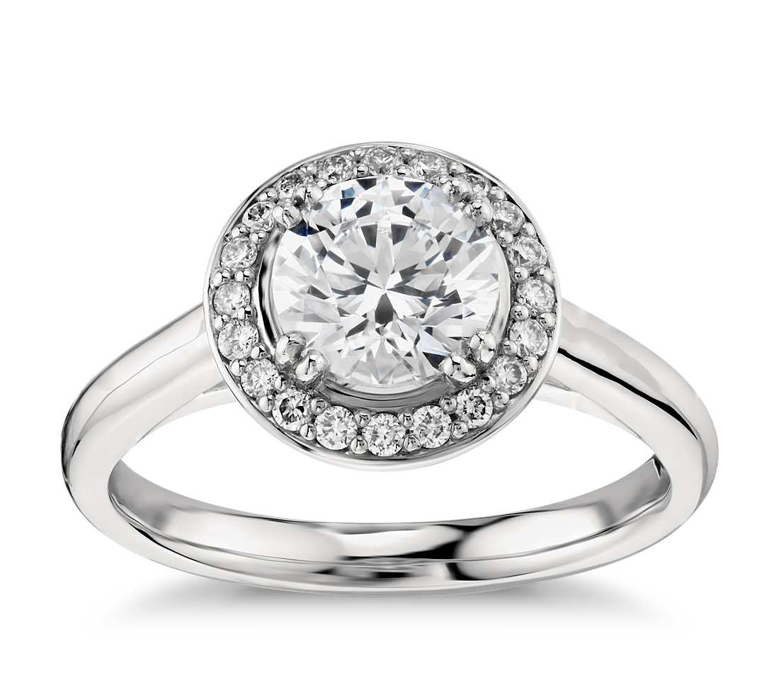 Engagement ring with central diamond of 0.70 ct and side diamonds of 0.20 ct
