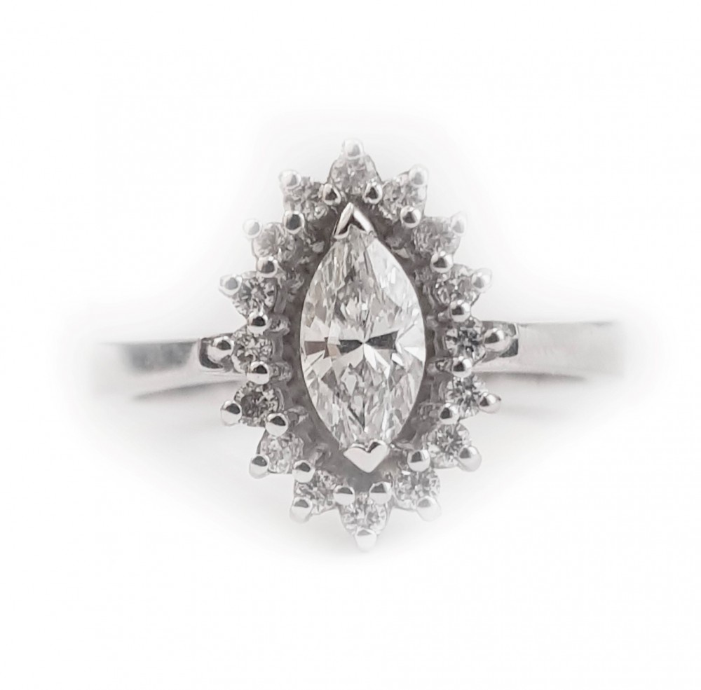 Ring with a central diamond of 0.42 ct and side diamonds of 0.22 ct