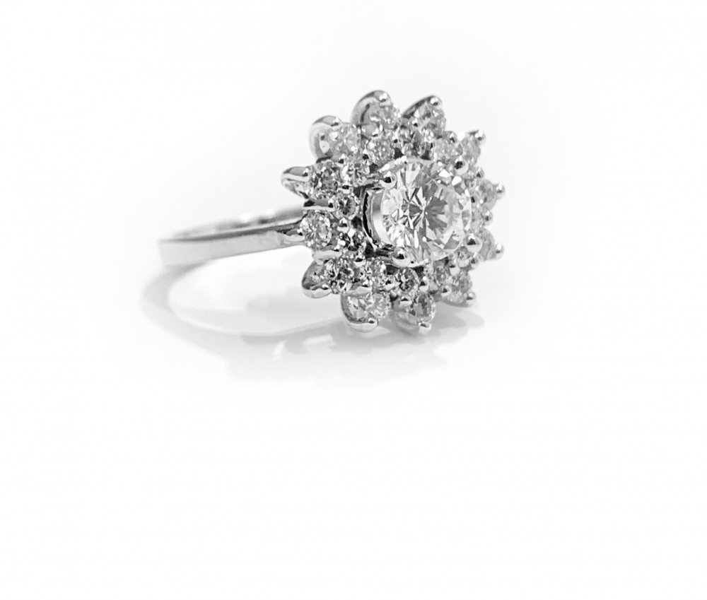 Ring with 0.52 ct center diamond and 0.61 ct side diamonds