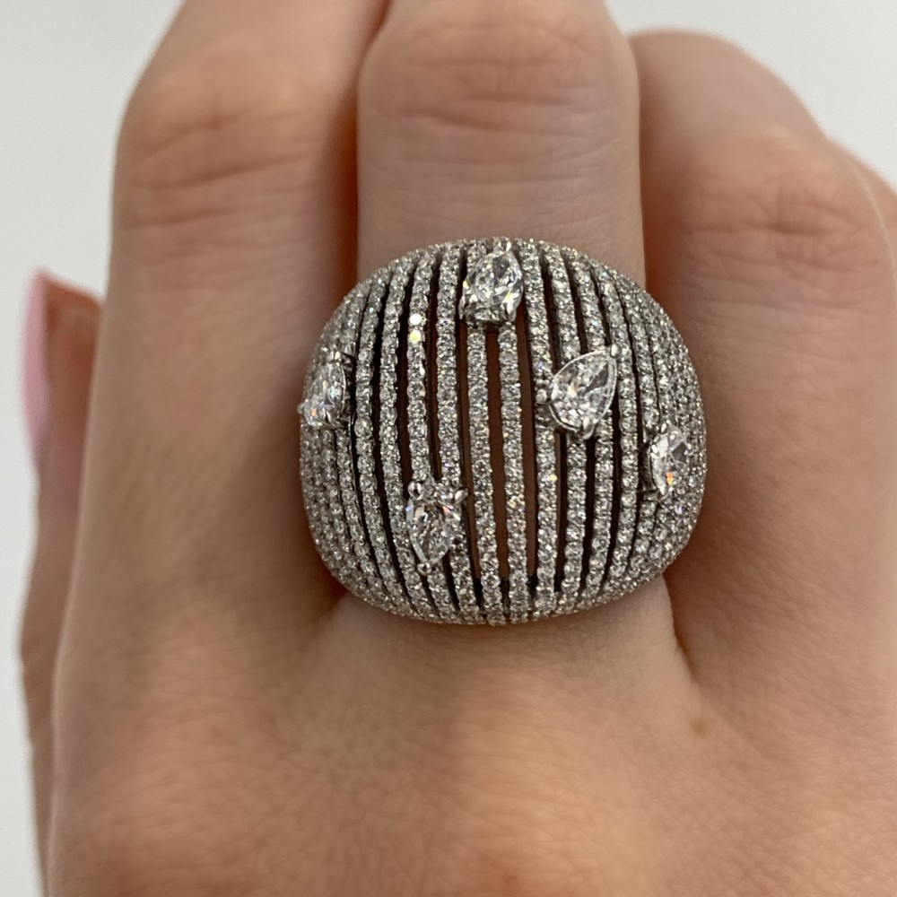 Ring with 0.88 ct Pear diamonds and 2.45 ct round diamonds