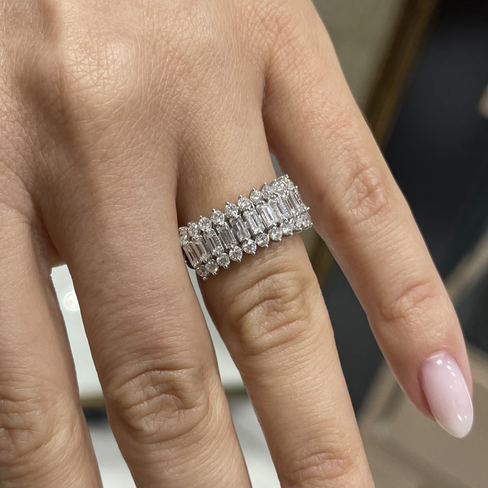 Ring with 0.62 ct Baget Diamonds and 0.64 ct round diamonds