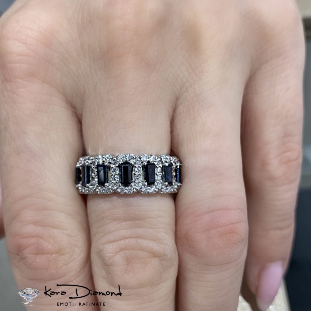 Ring with 1.87 ct Baget Sapphire and 0.90 ct side diamonds