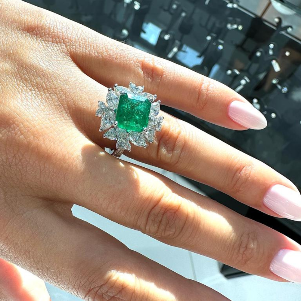 Ring with 1.85 ct Marquise Diamonds, 0.57 ct Round Diamonds and 3.56 ct Emerald