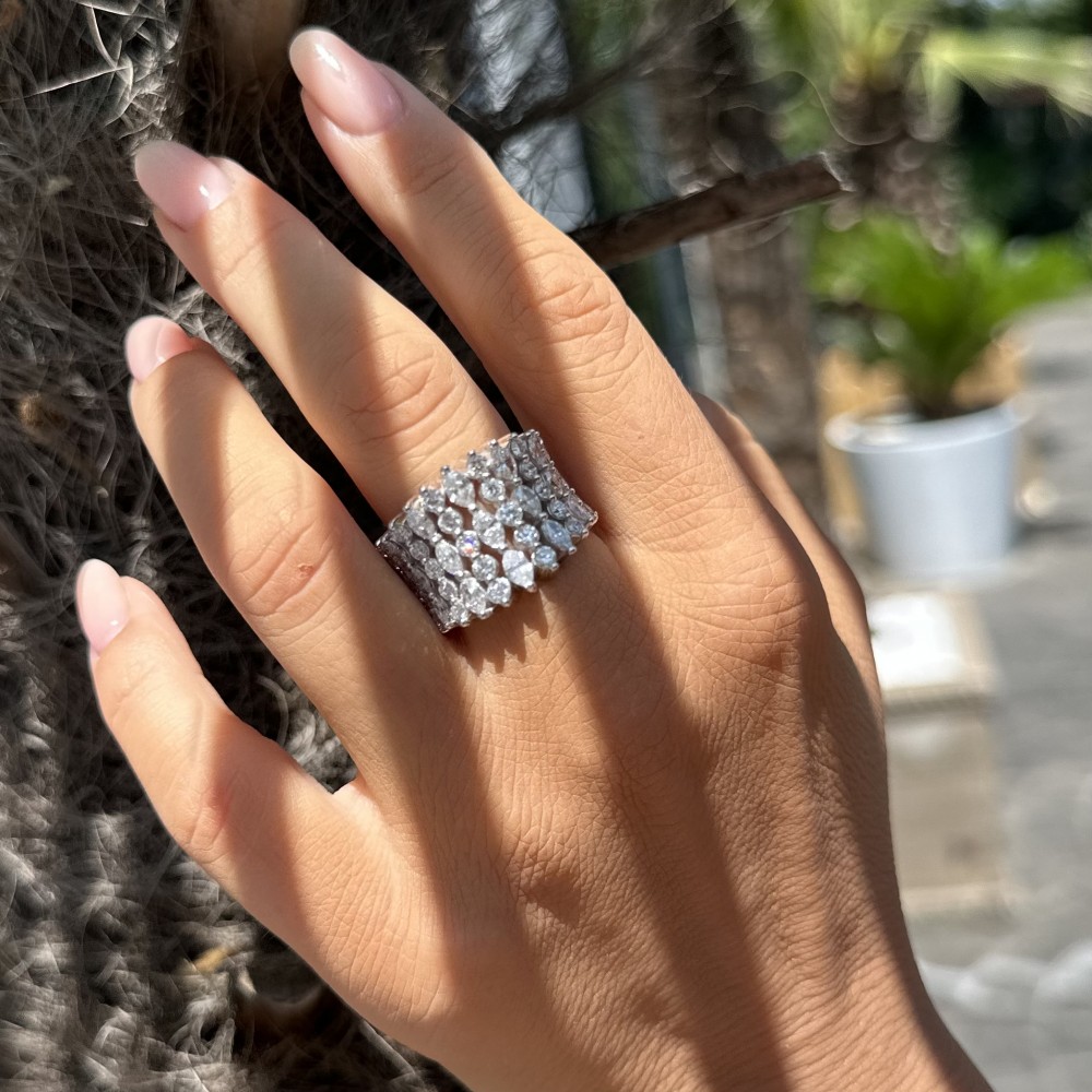 Ring with 1.82 ct Marquise Diamonds and 1.44 ct round diamonds