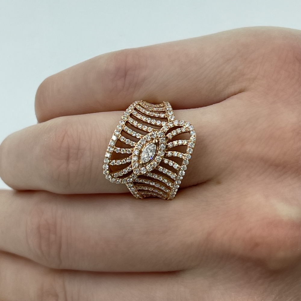 Ring with 0.09 ct Marquise Diamonds and 0.87 ct round diamonds