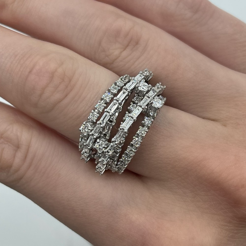 Ring with 0.86 ct Baget Diamonds and 1.22 ct round diamonds