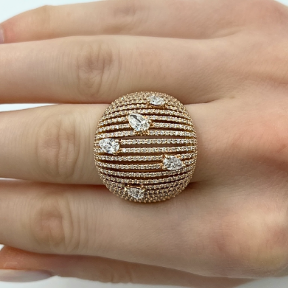 Ring with 0.84 ct Pear diamonds and 1.67 ct round diamonds