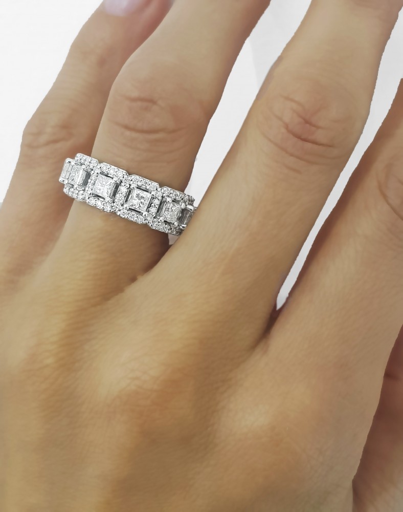 Ring with 1.45 ct princess cut diamonds and 0.78 ct round diamonds