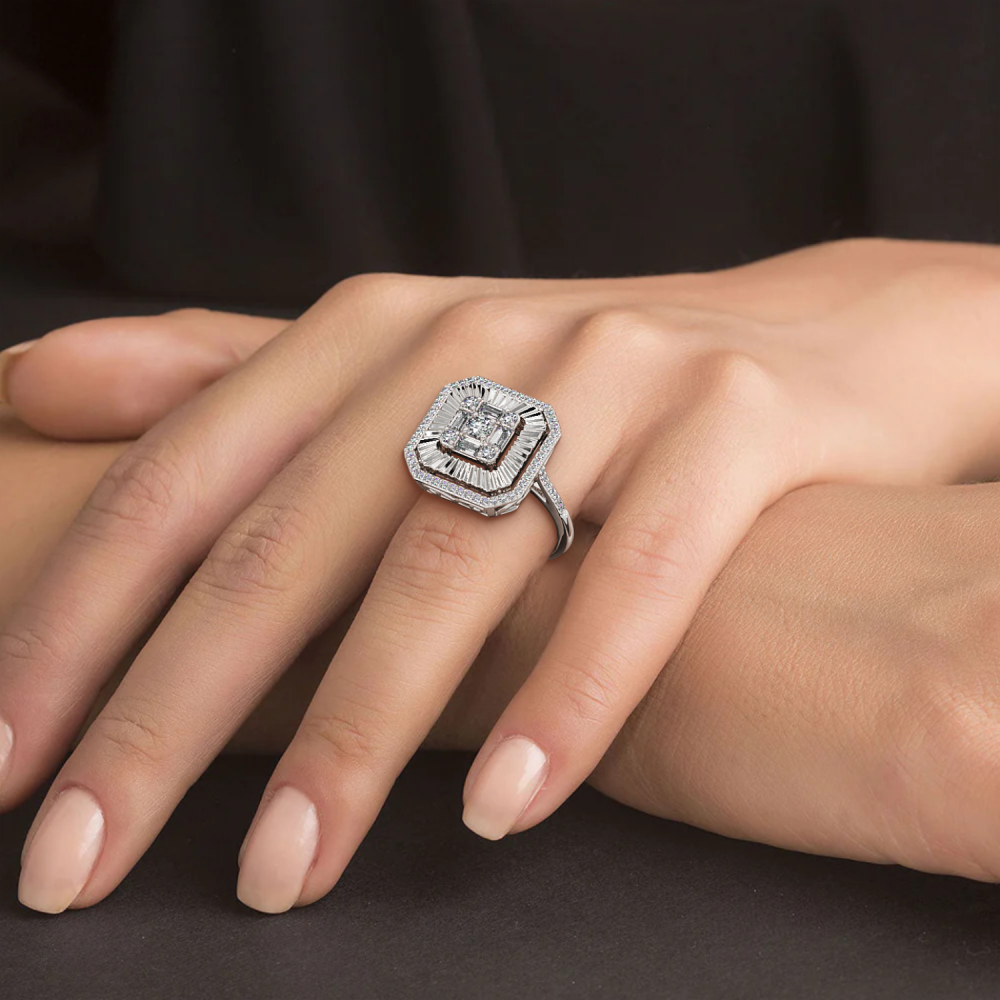 Ring with 0.47 ct Round Diamonds and 0.13 ct Baget Diamonds