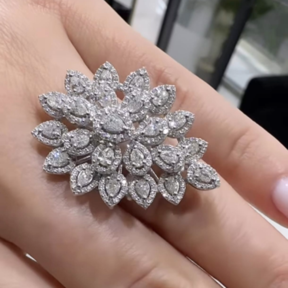 Ring with 0.82 ct round diamonds and 1.26 ct Pear diamonds