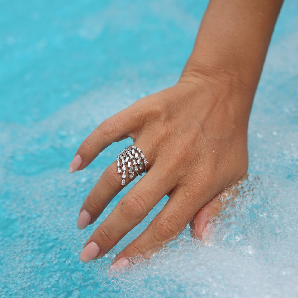 Ring with 0.90 ct Round Diamonds and 0.84 ct Baget Diamonds