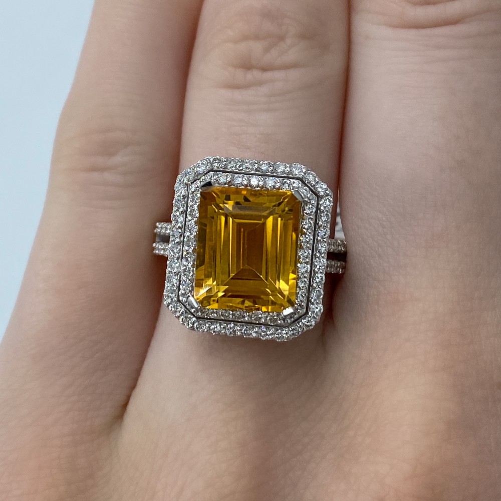 Ring with Diamonds of 0.72 ct and Citrine of 4.51 ct
