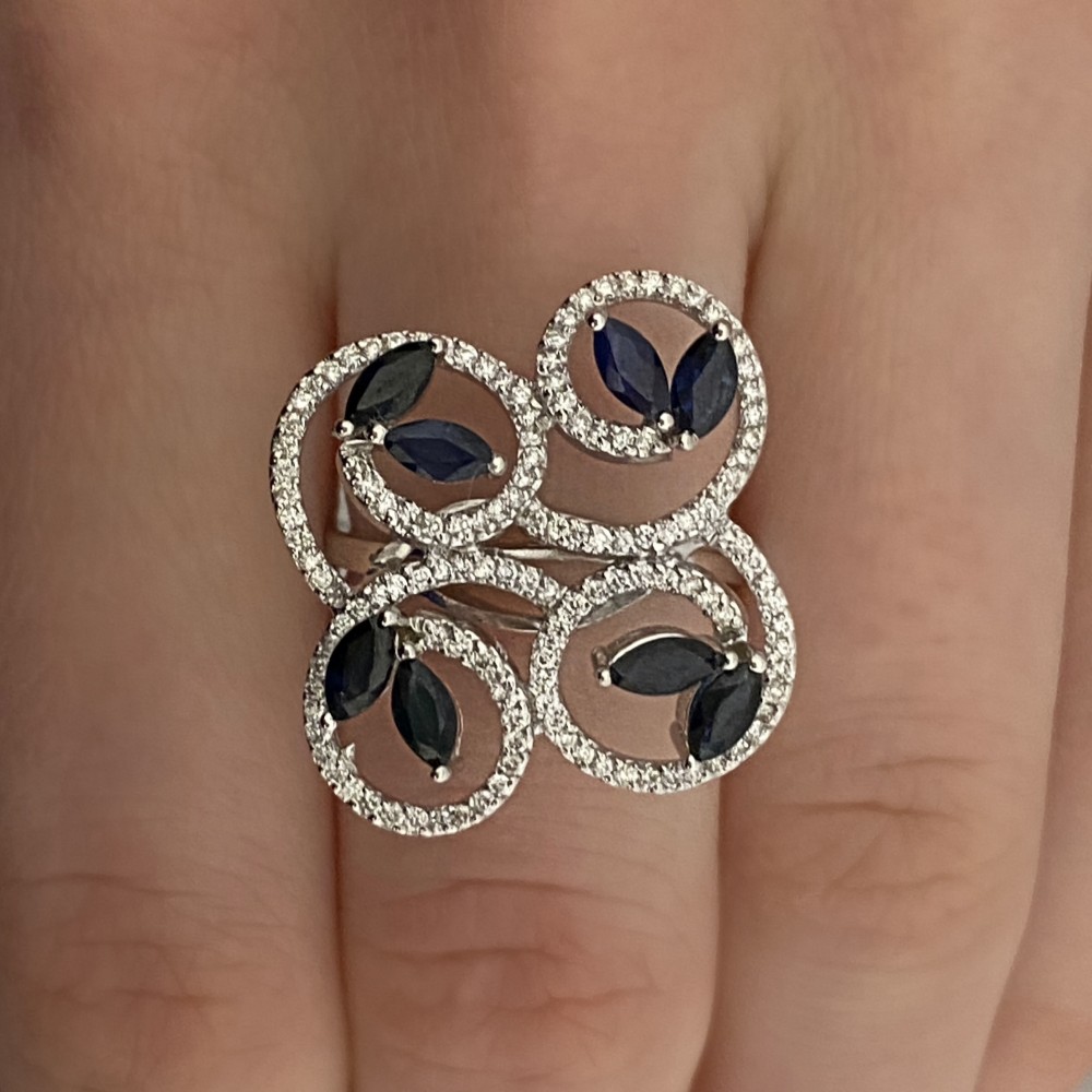 Ring with 1.30 ct sapphires and 0.46 ct diamonds