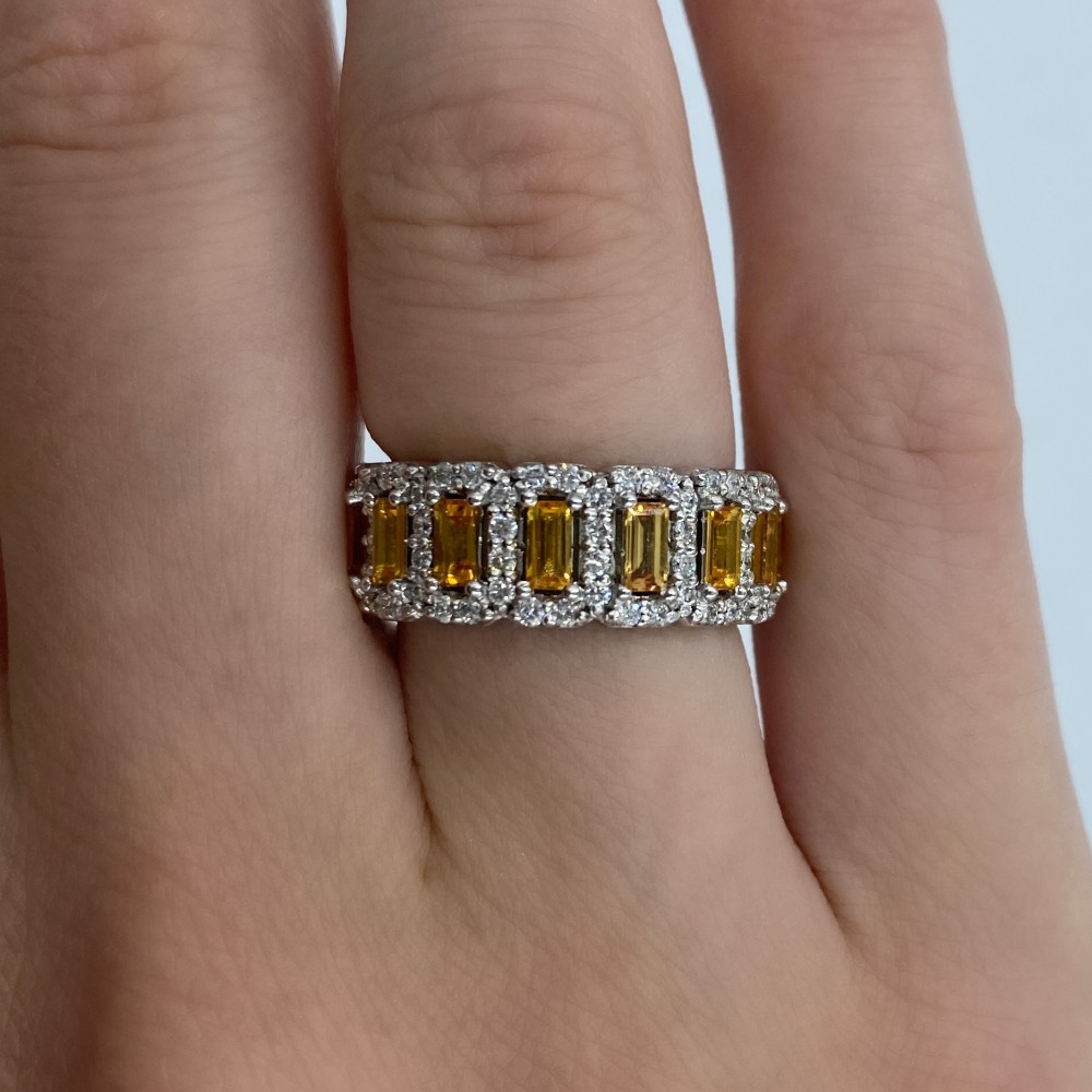 Ring with 1.00 ct diamonds and 2.22 ct yellow sapphires