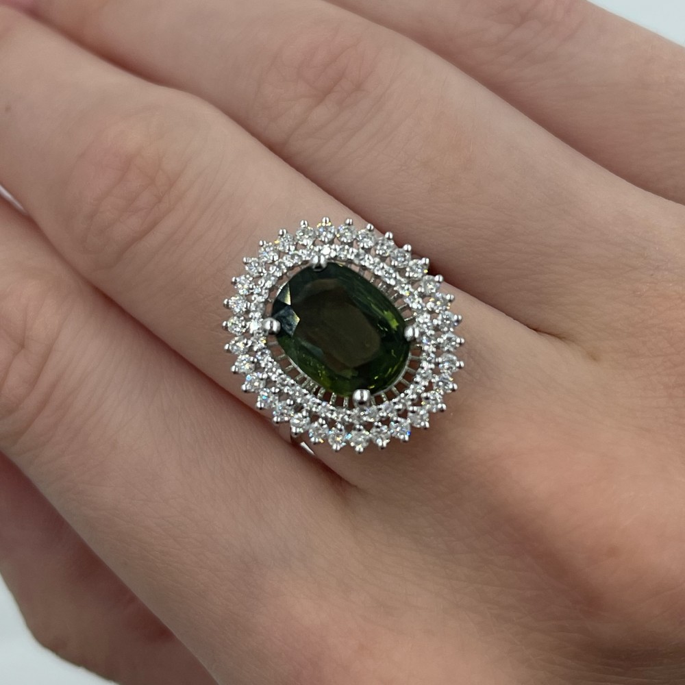 Ring with Diamonds of 0.69 ct and Sapphire of 2.63 ct