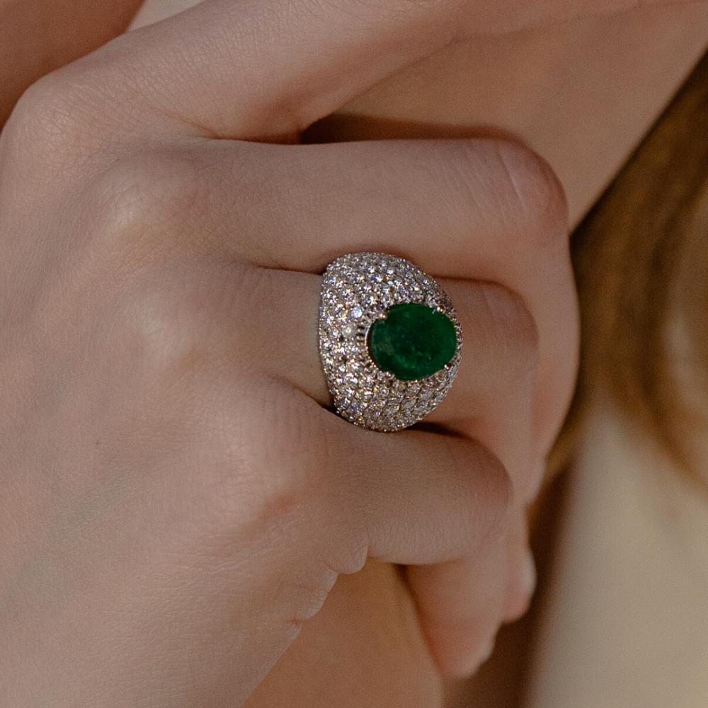 Ring with 3.30 ct emerald and 3.37 ct diamonds