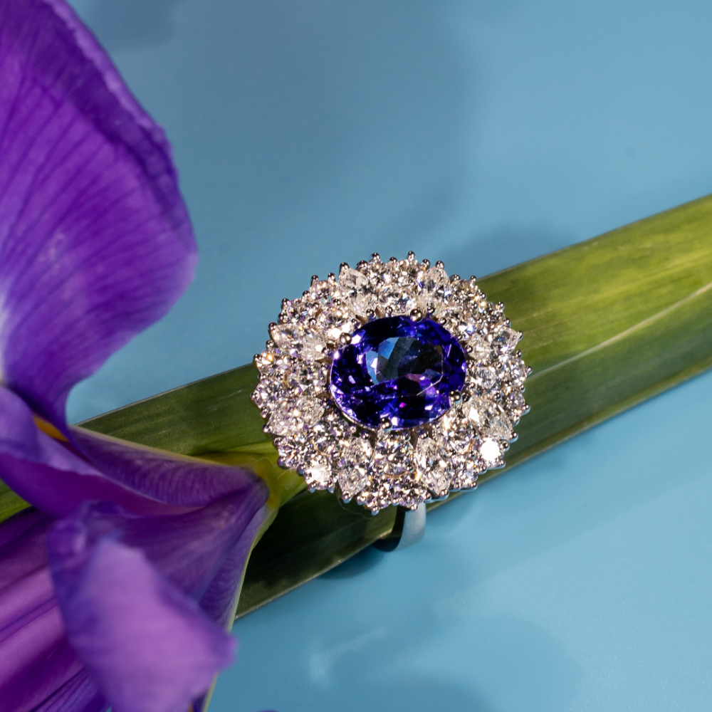 Ring with 4.01 ct diamonds and 4.63 ct Tanzanite