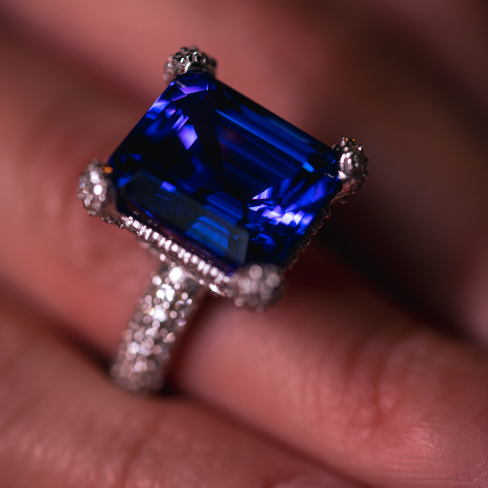 Ring with 1.49 ct diamonds and 12.42 ct Tanzanite