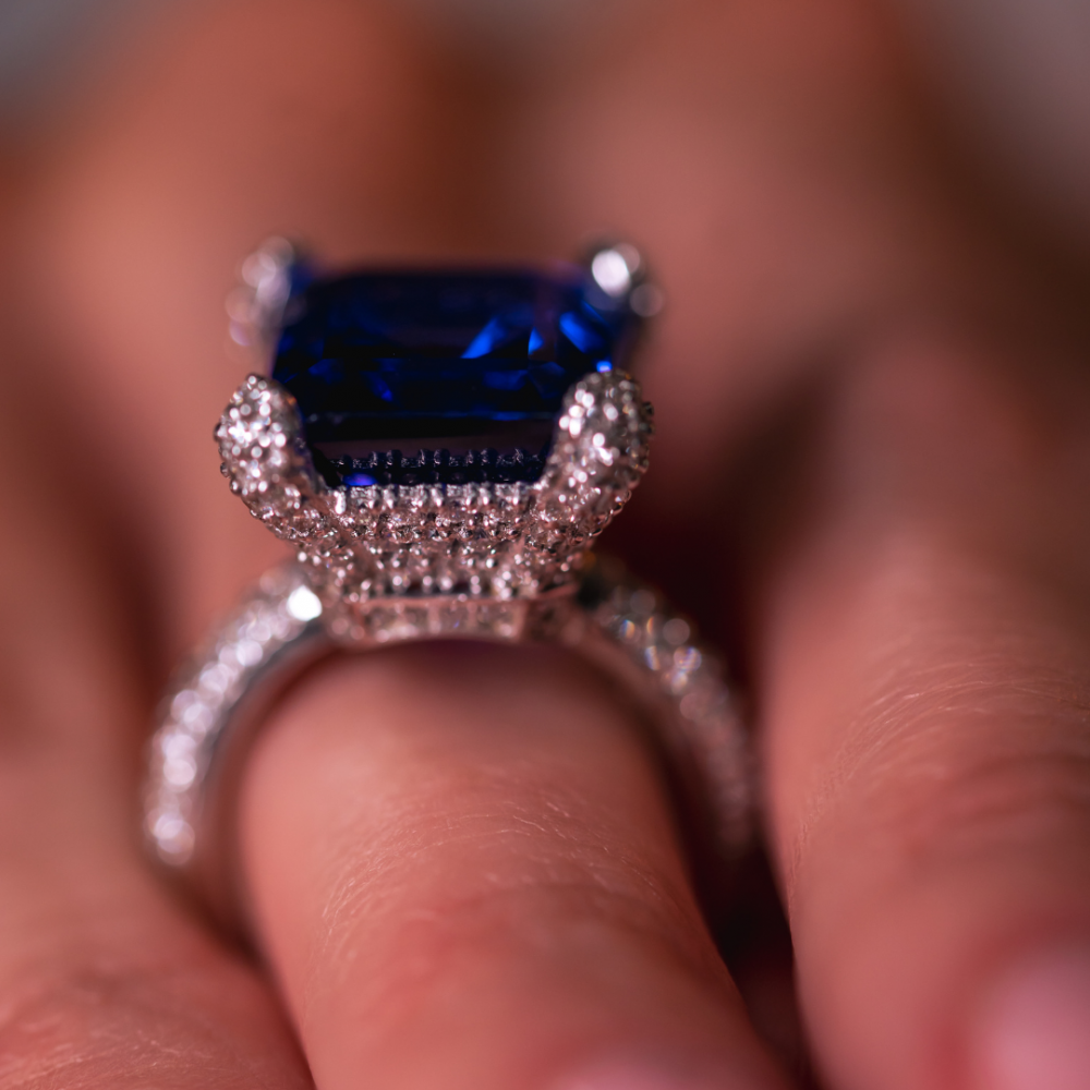 Ring with 1.49 ct diamonds and 12.42 ct Tanzanite