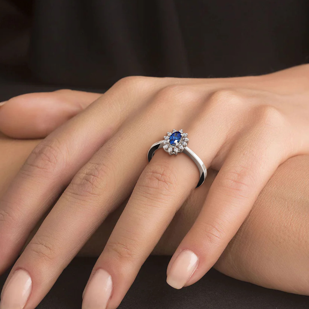 Ring with 0.52 ct Sapphire and 0.20 ct Diamonds