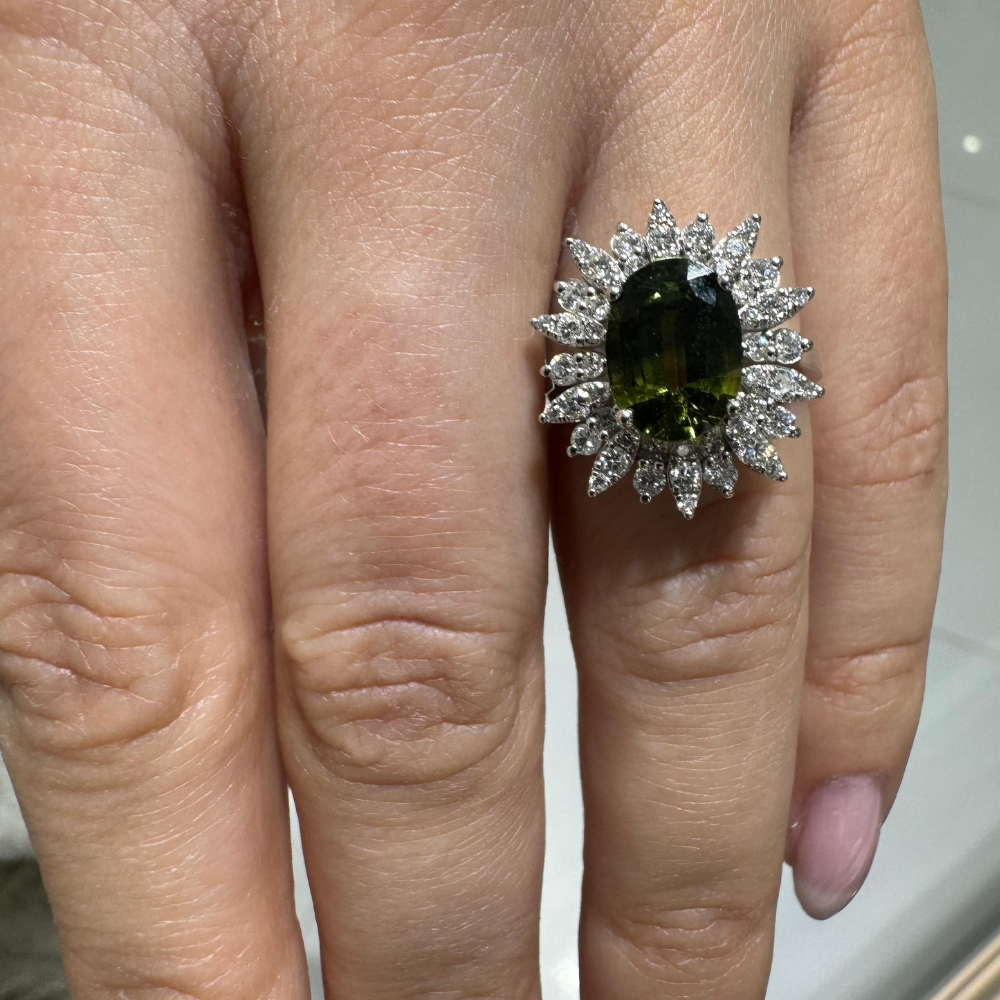 Ring with Sapphire 2.71 ct and Diamonds 0.64 ct